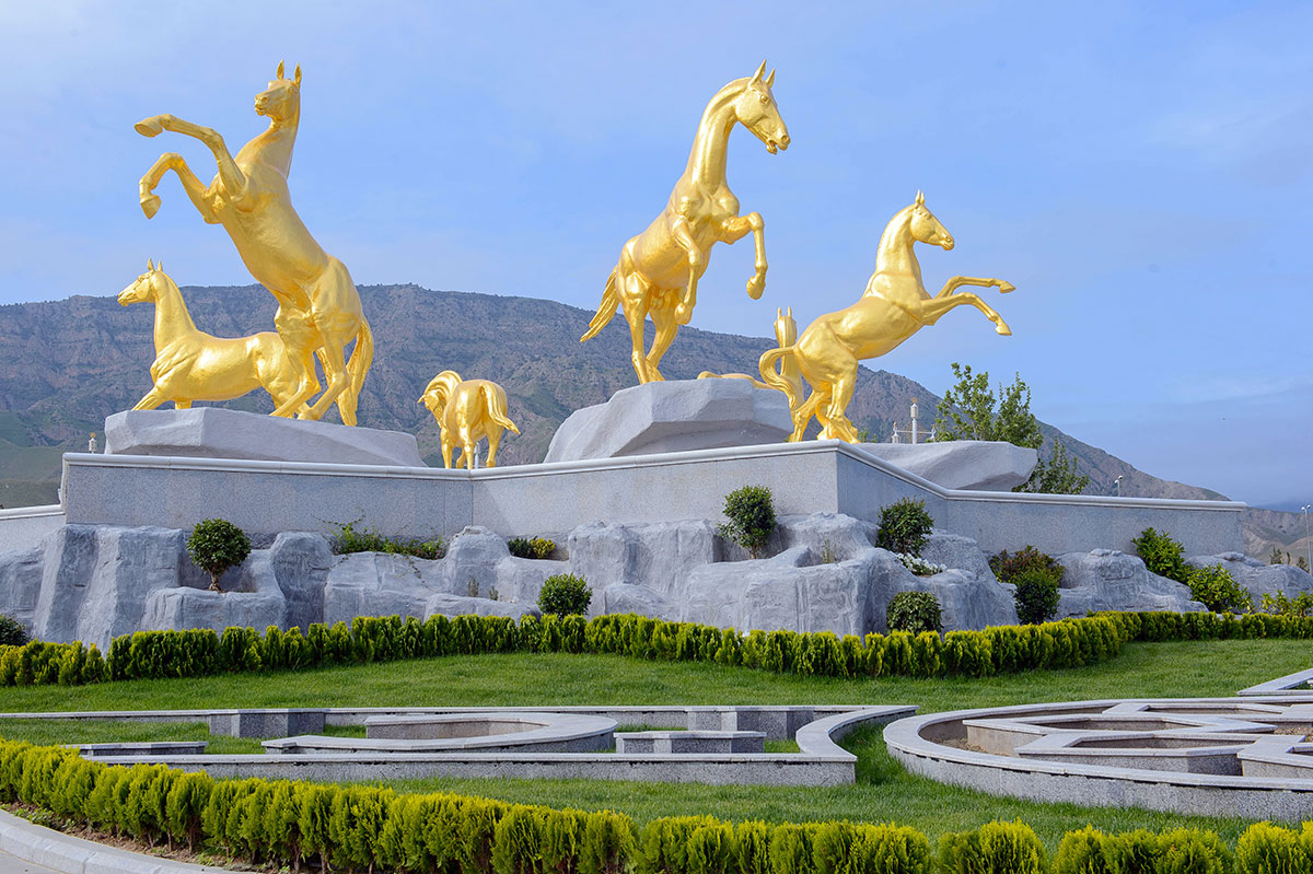Во славу туркменского скакуна